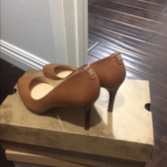 Pumps - Picture 2 of 2